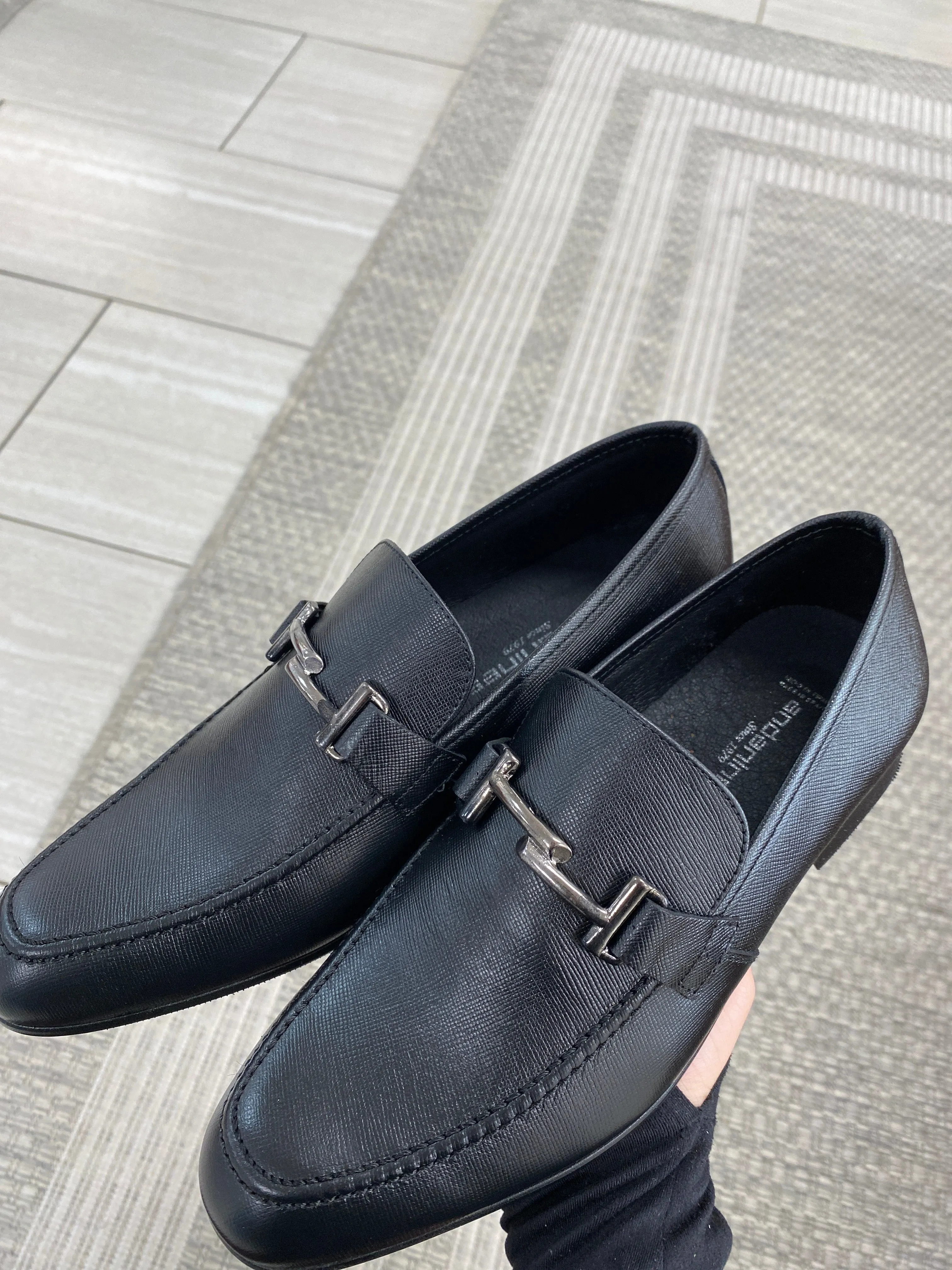 Andanines Black Textured Buckle Dress Shoe