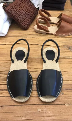 Importante Black Leather Sandals