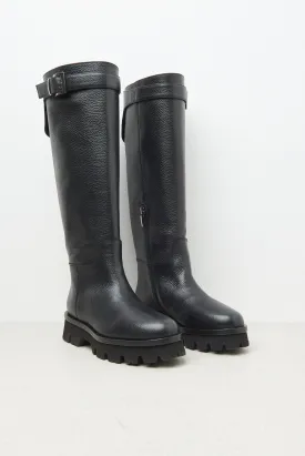 Leather boots with buckle